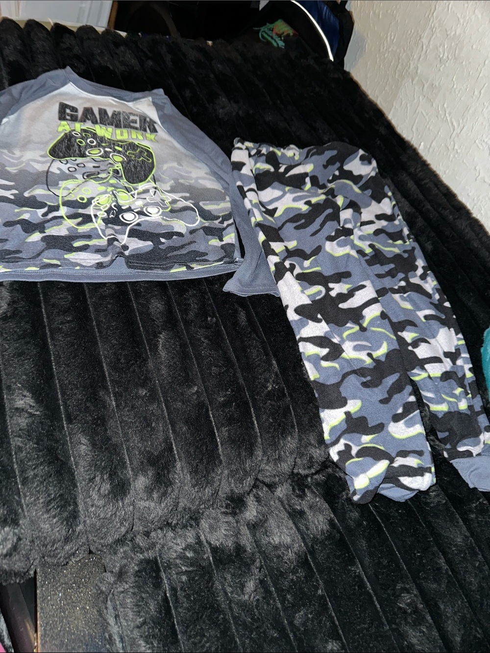 Kids Gray & Neon Green Camo Pajama Set - Brand Unspecified